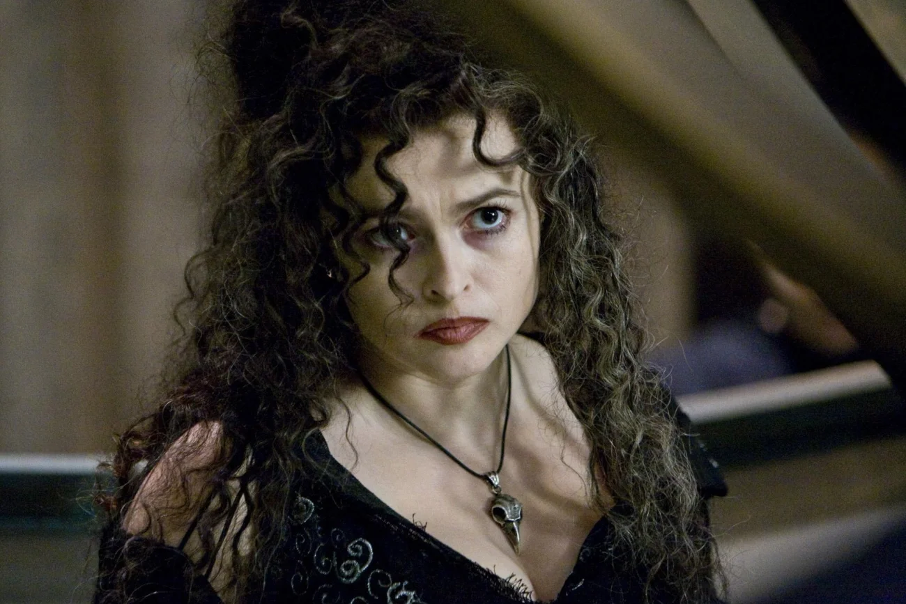 Helena Bonham Carter broni Johnny'ego Deppa i J.K. Rowling.