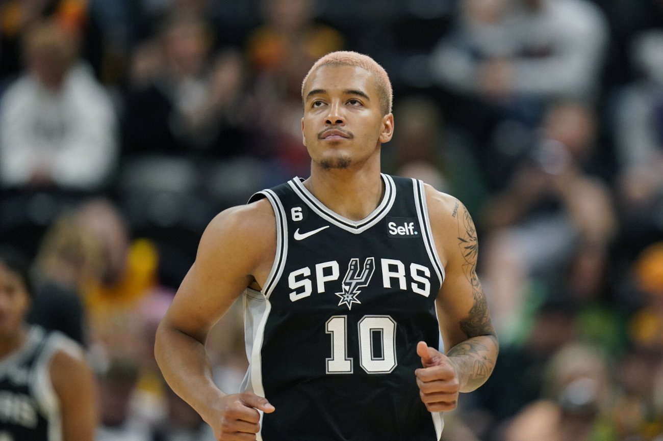 Jeremy Sochan w preseason najprawdopodobniej wywalczył sobie miejsce w wyjściowym składzie San Antonio Spurs.