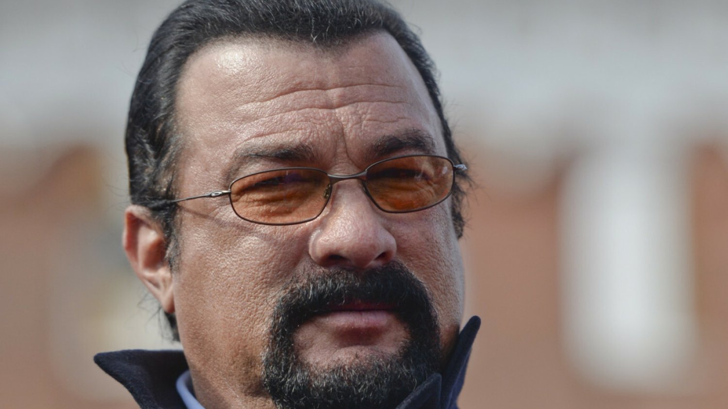 Steven Seagal powtarza rosyjską propagandę na kanale Rossija-1.