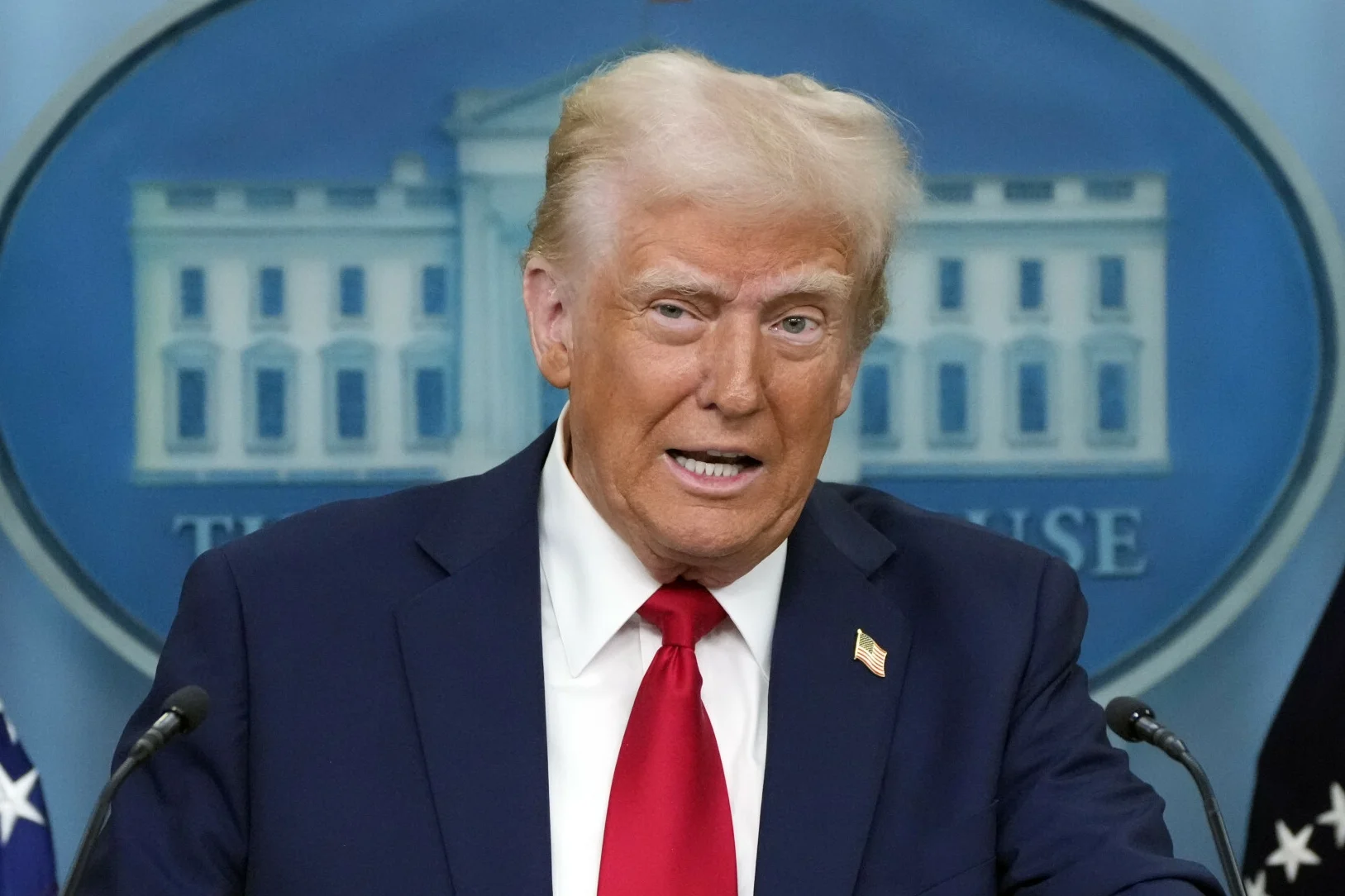 Świat stanie na granicy wojny handlowej? Pomysł Trumpa wchodzi w życie