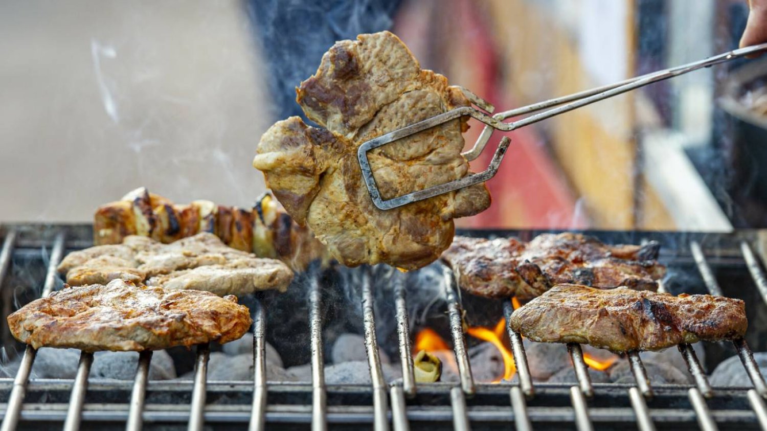 Karkówka z grilla Roberta Makłowicza – przepis idealny na majówkę 2025 Karkówka grillowana na ruszcie