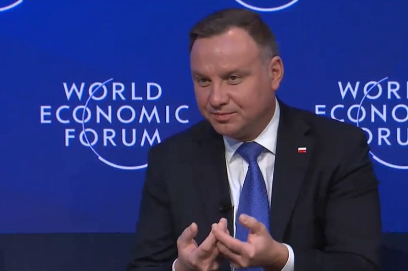 Andrzej Duda przemawiał w Davos po angielsku. Miał problemy ze sformułowaniem zdania.