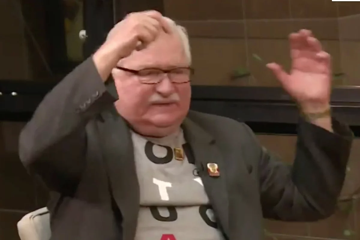 Strzelać, tylko trzeba by strzelać - tak Lech Wałęsa odpowiedział na pytanie dziennikarza Superstacji o to, co myśli o tych, którzy nazywają go Bolkiem.