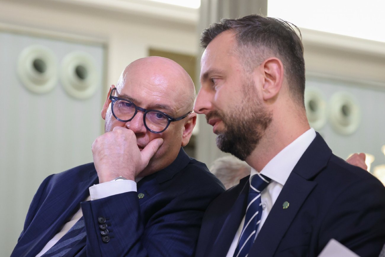 Jacek Sasin proponuje Władysławowi Kosiniakowi-Kamyszowi tekę premiera. Piotr Zgorzelski mówi o "randce z wampirem"