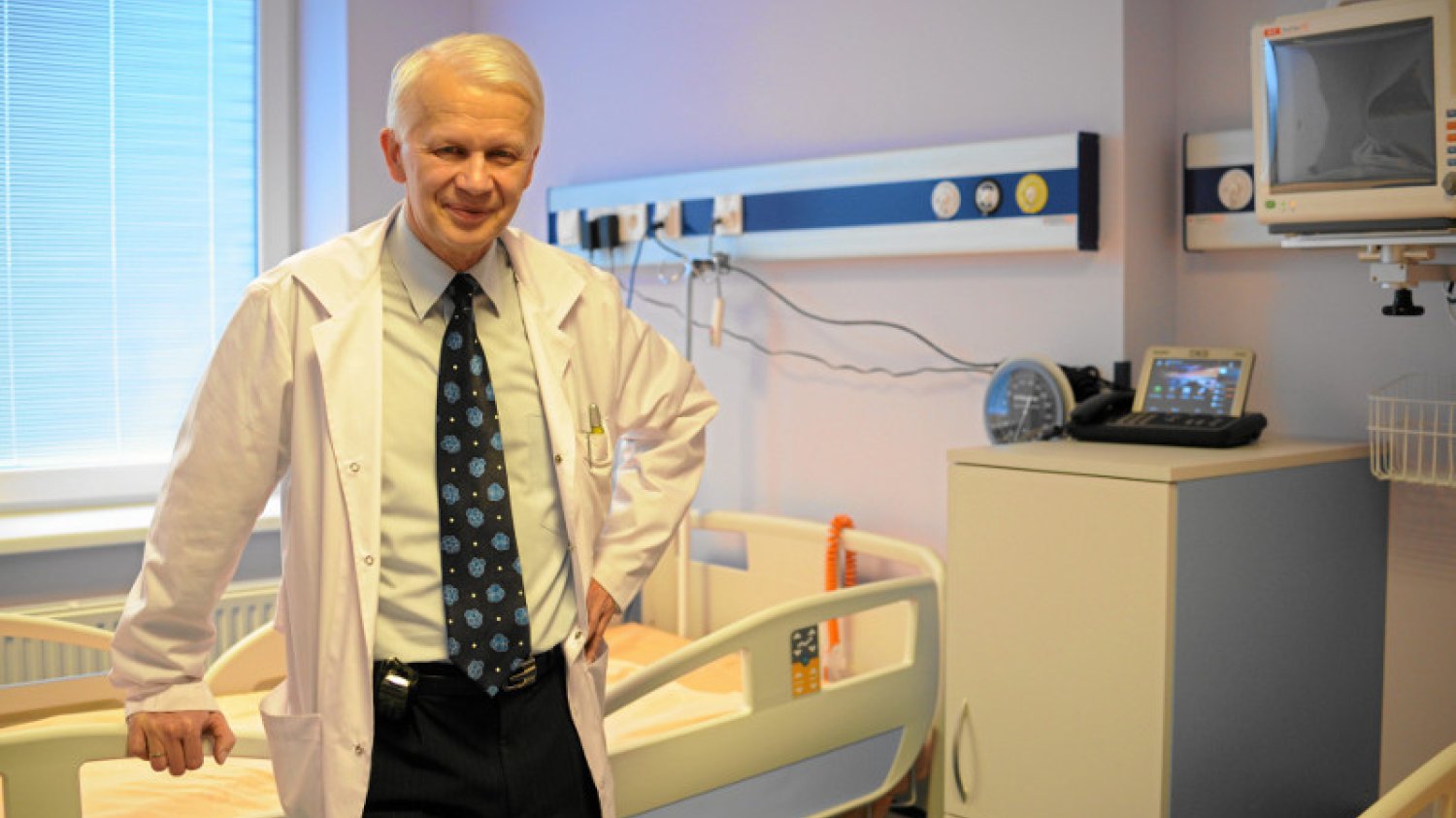 Prof. Wiesław Jędrzejczak uważa, że odebranie chorym terapii może być niezgodne z prawem