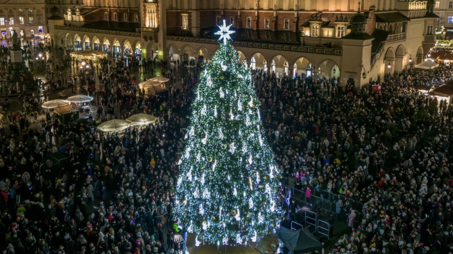 Wyróżnienie dla Polski. To my mamy najpiękniejszą choinkę. Przebiliśmy m.in. Nowy Jork. Choinka z Krakowa została wyróżniona. Okrzyknięto ją "najpiękniejszą na świecie".
