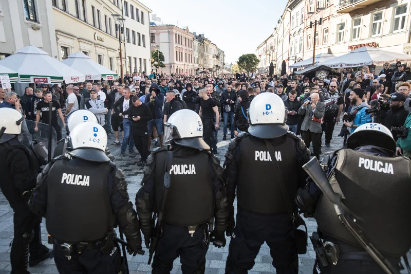 Marsz Równości w Lublinie przeszedł, ale nie obyło się bez starć z policją kontrmanifestantów.