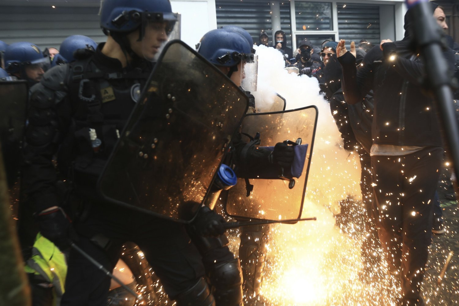 Zamieszki we Francji 1 maja.