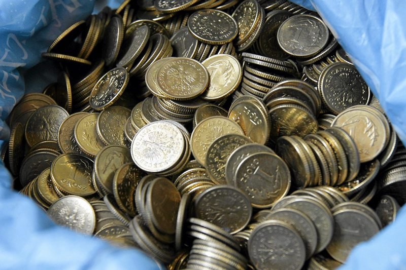 Produkcja jednogroszówek, a także monet o nominałach 2 i 5 groszy od kwietnia 2014 roku zostanie przeniesiona do Wielkiej Brytanii.