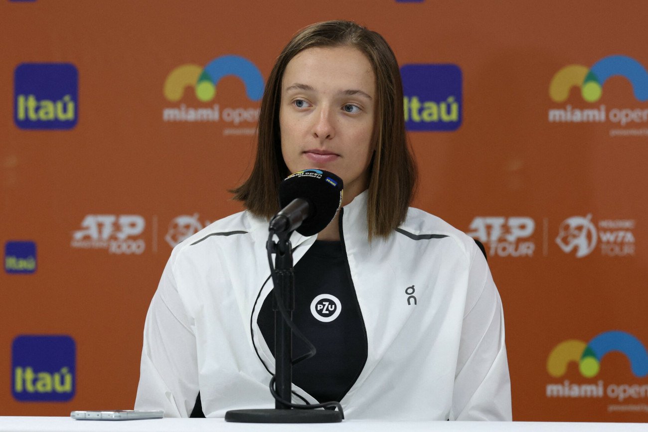 Iga Świątek w środowe popołudnie odkryła karty, rezygnując z udziału w turnieju w Miami ze względu na kontuzję.
