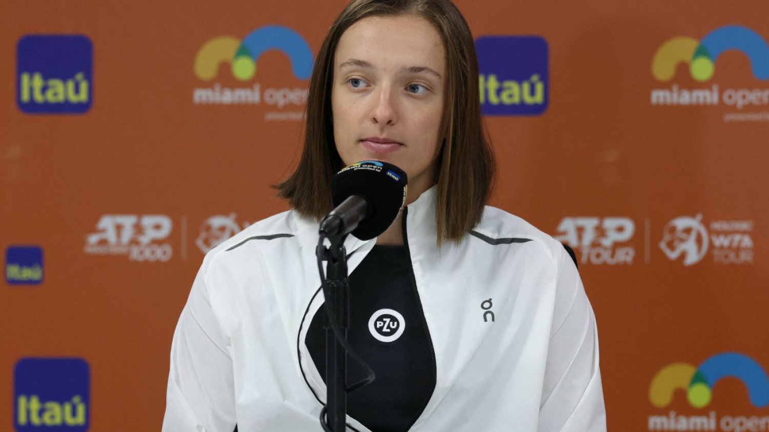 Iga Świątek w środowe popołudnie odkryła karty, rezygnując z udziału w turnieju w Miami ze względu na kontuzję.