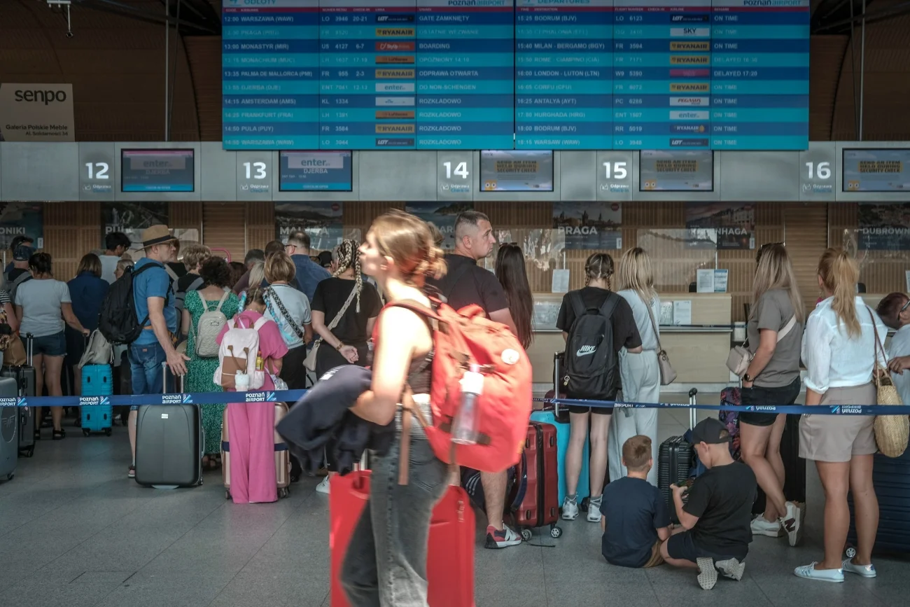Była 2:25 w nocy. Ten szczegół sprawił, że Polacy koczowali ponad 12 godzin na lotnisku