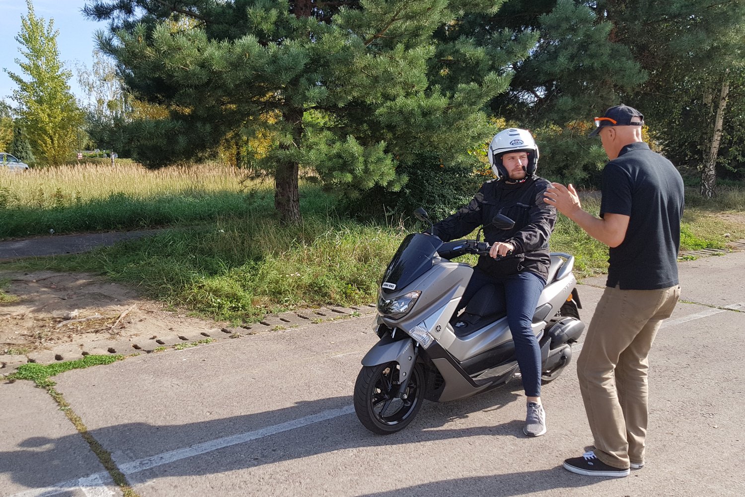 Godzina nauki z instruktorem może już wystarczyć, by opanować podstawowe manewry na skuterze.