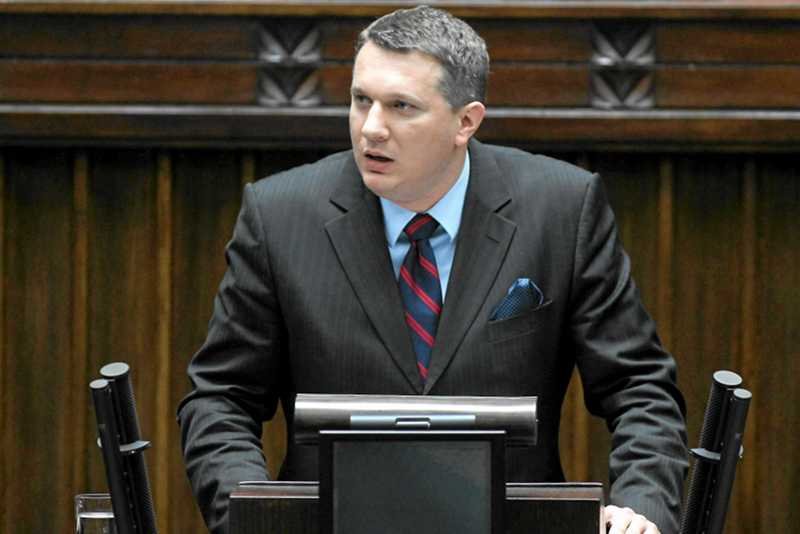 Przemysław Wipler przekonuje, że zgoda na związki partnerskie to tylko pierwszy krok, który może doprowadzić do legalizacji adopcji przez homoseksualne pary.