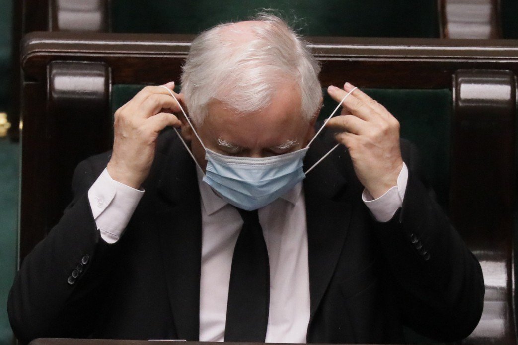 Nowy plan PiS na wybory prezydenckie zakłada, że odbędą się w formie tradycyjnej i korespondencyjnej 23 maja. Pomóc ma w tym zdominowany przez PiS Trybunał Konstytucyjny.