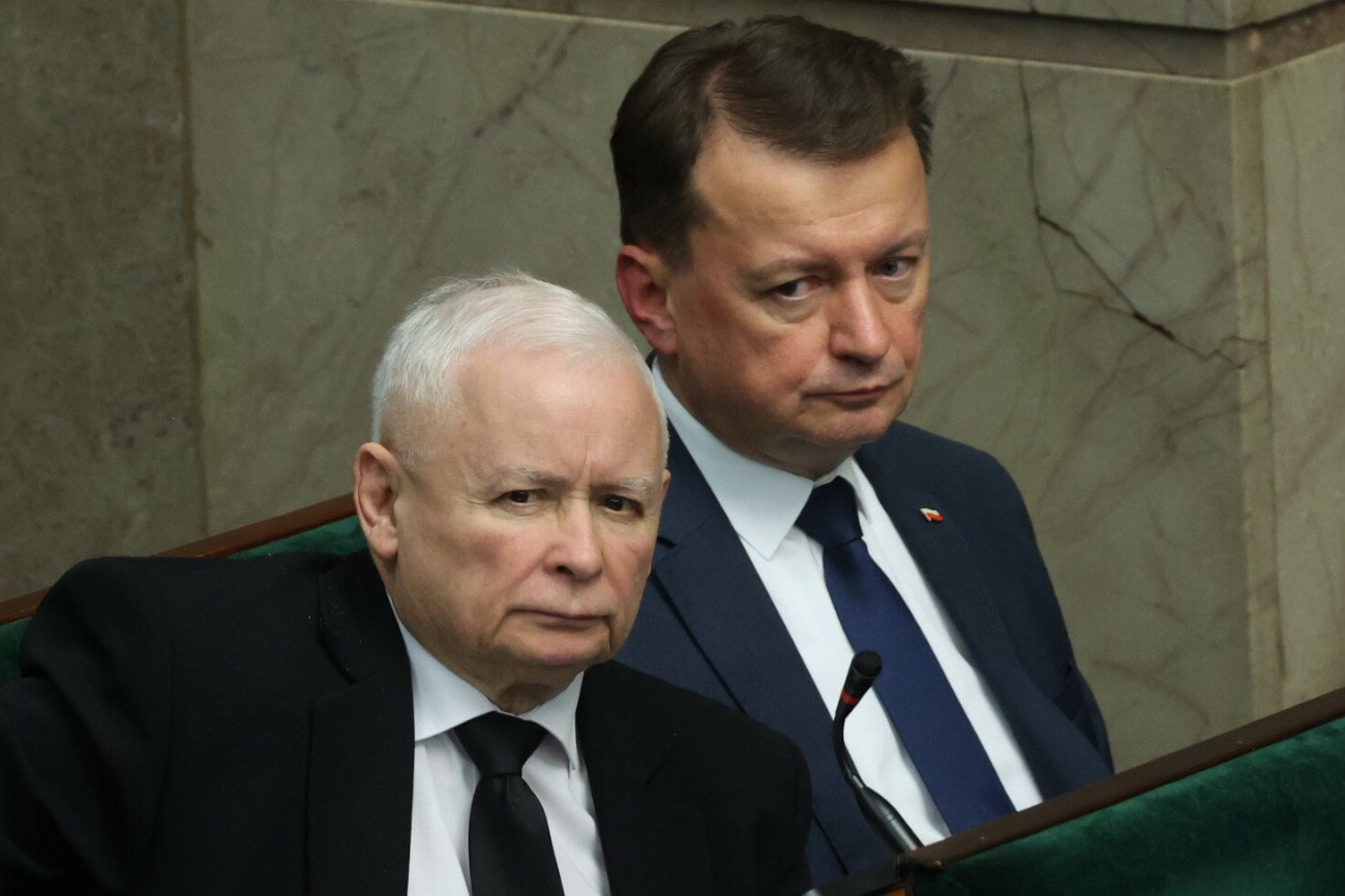 Jarosław Kaczyński i Mariusz Błaszczak w Sejmie