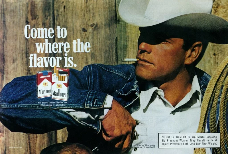 Palący papierosy kowboj występujący w reklamach marki Marlboro stał się symbolem męskości na całym świecie