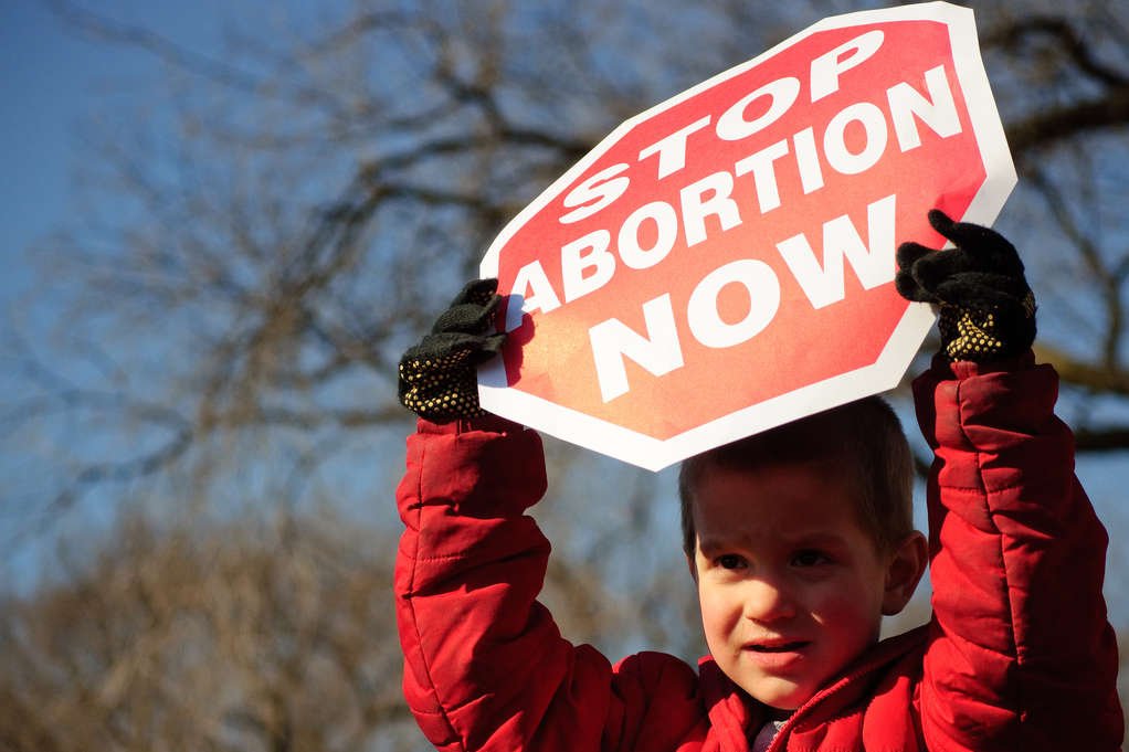 Dziecko podczas jednego z licznych protestów przeciwko aborcji w USA