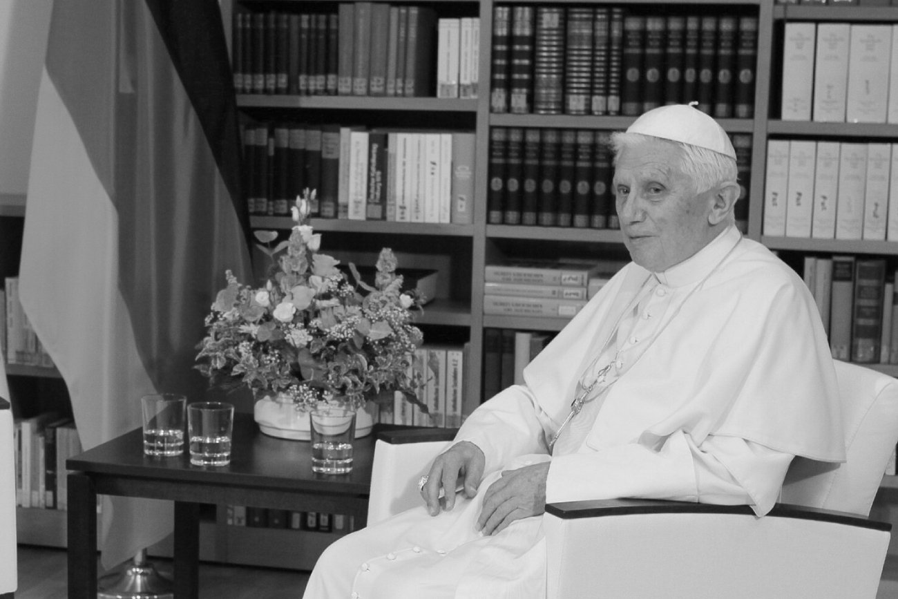 Przywódcy Niemiec żegnają pochodzącego z Bawarii papieża Benedytka XVI.