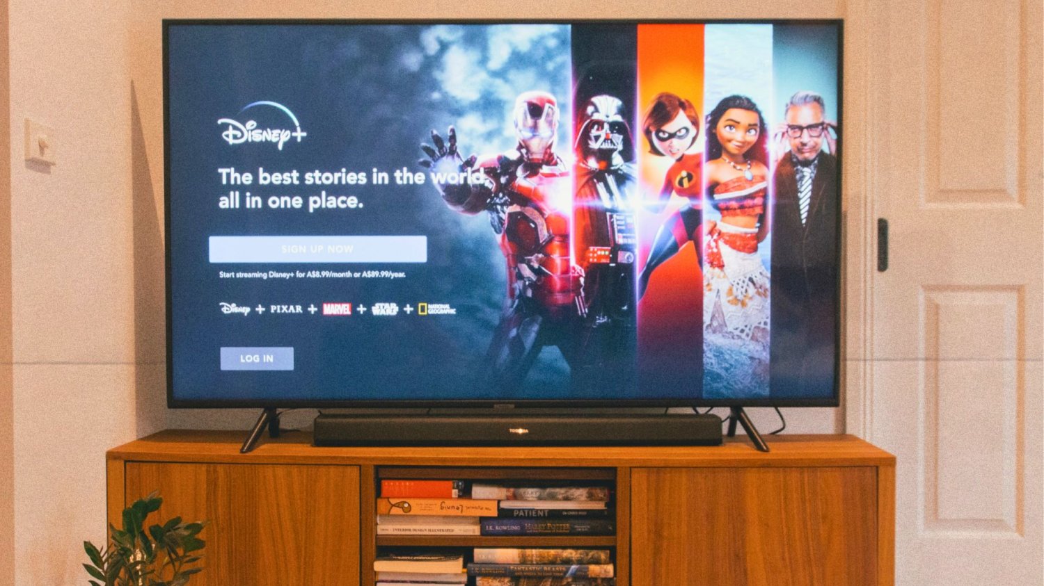Disney+ na ekranie telewizora
