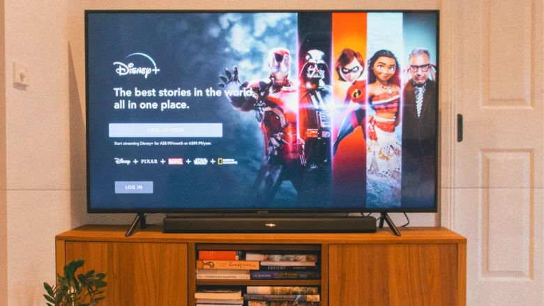 wspólne oglądanie online Disney+ na ekranie telewizora