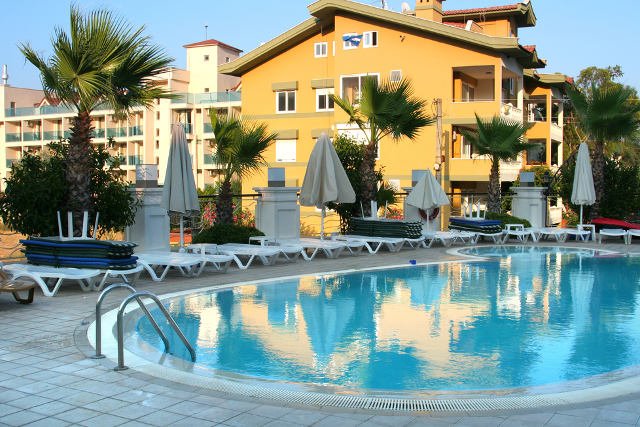 Polskie małżeństwo zostało deportowane z Turcji po tym, jak wywołało awanturę przy hotelowym basenie