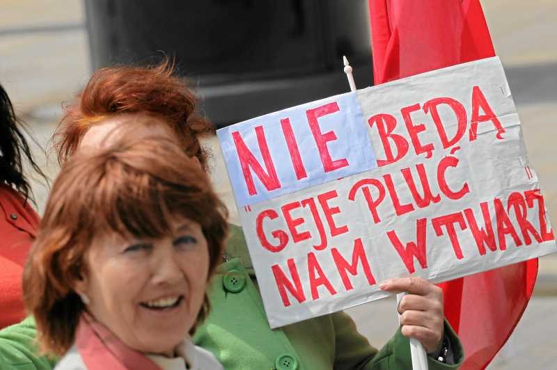 Katolicy starają się zaznaczyć swoje poparcie dla konserwatystów, którzy odrzucili ustawy o związkach partnerskich. Na zdjęciu Marsz Dla Życia i Rodziny, który odbył się w czerwcu 2012 roku w Warszawie.