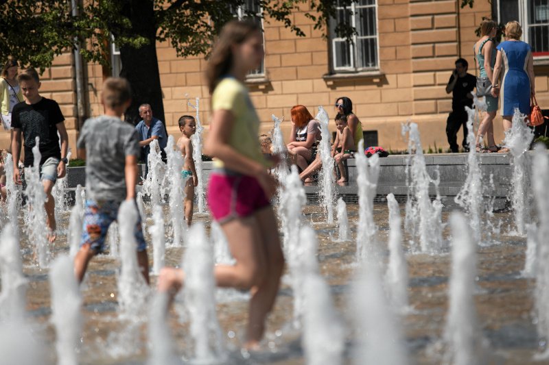 Dzisiaj będzie tak gorąco, że każdy sposób na ochłodzenie będzie dobry.