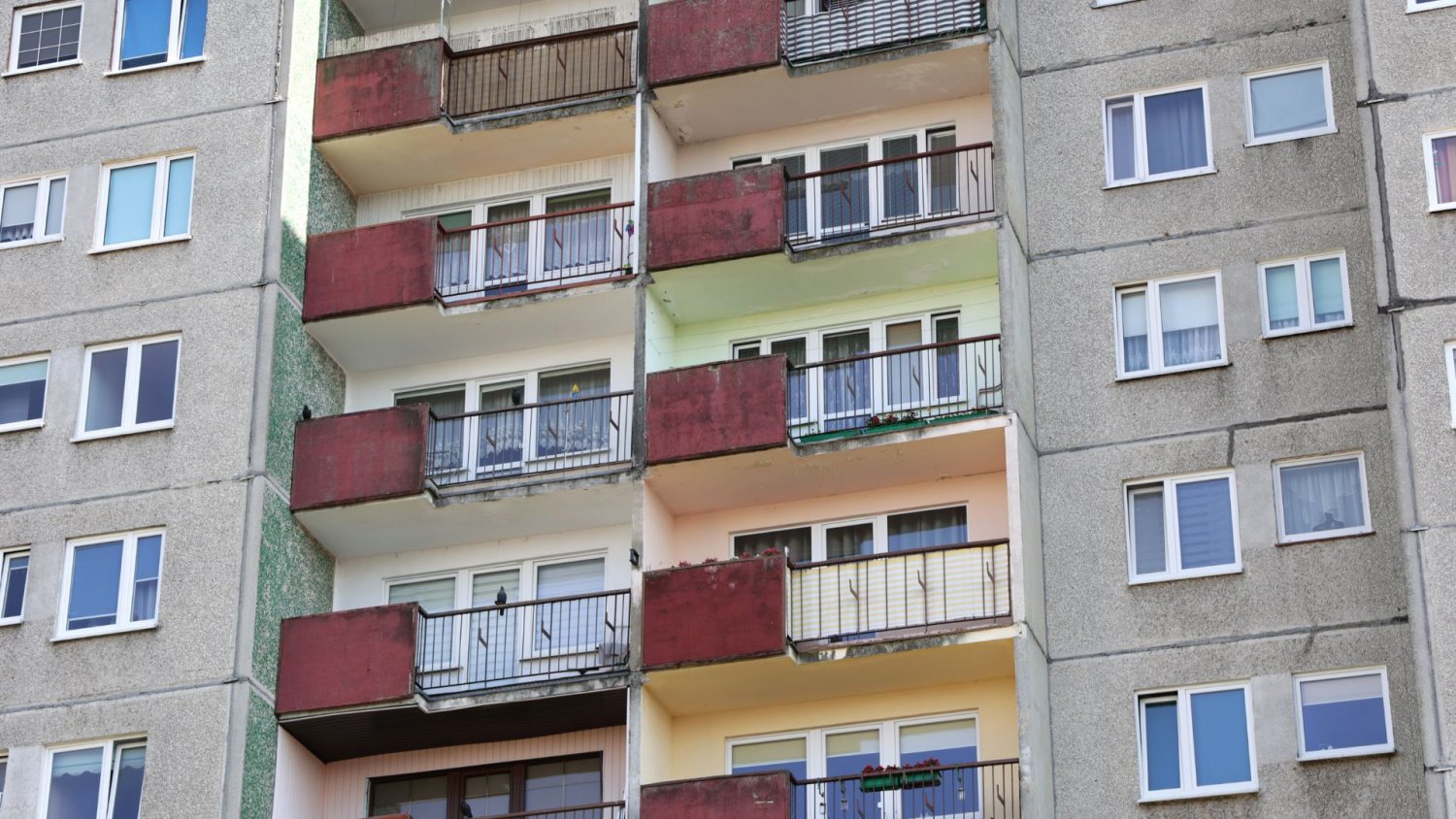 Mieszkańcy bloków z PRL, lepiej usiądźcie. Oto co mówią o przyszłości waszych domów