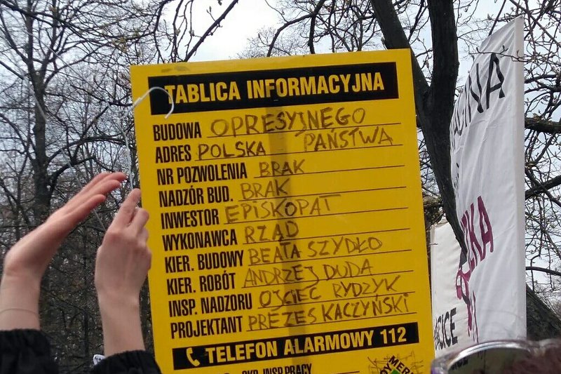 Protestujący zarzucają władzy budowę państwa opresyjnego.