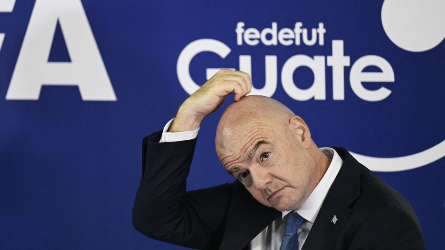 Gianni Infantino jako szef FIFA firmuje swoją twarzą to, co wydarzy się podczas MŚ w Katarze. A już dzieje się sporo...