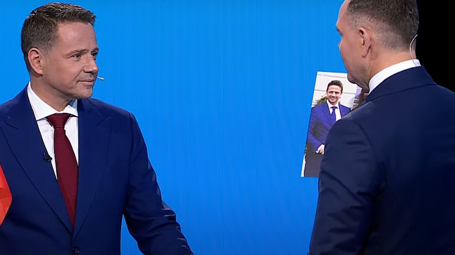 Nawrocki zaatakował Trzaskowskiego zdjęciem z "pedofilem z Targówka" Nawrocki zaatakował Trzaskowskiego zdjęciem z "pedofilem z Targówka"