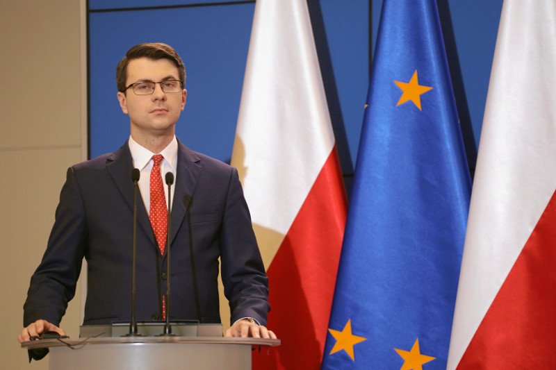 Wczorajsza uchwała wprowadza chaos na niespotykaną dotąd skalę – stwierdził  Piotr Müller.