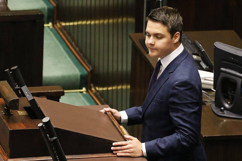 Poseł PiS Łukasz Rzepecki słono zapłacił za bezstronność w sprawie sporu Dominika Tarczyńskiego i Marcina Kierwińskiego. Partia usunęła go z Komisji Regulaminowej, Spraw Poselskich i Immunitetowych.