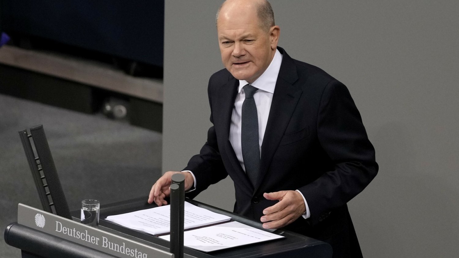 A jednak mamy polityczne trzęsienie ziemi. Rząd Scholza bez wotum zaufania Niemcy: Rząd Schola bez wotum zaufania. Wcześniejsze wybory w Niemczech?