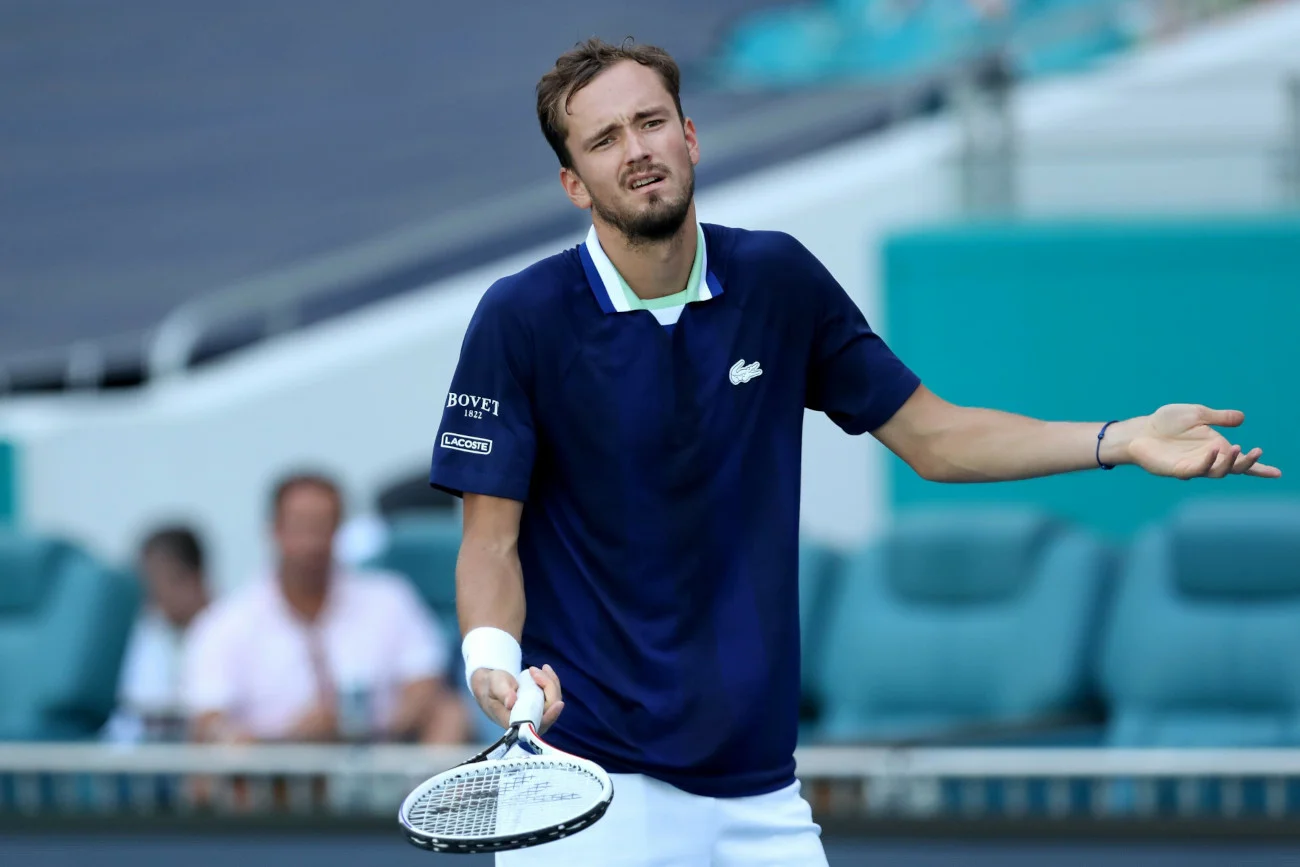 Daniił Miedwiediew, czyli wicelider rankingu ATP może znaleźć się pod ścianą przed wielkoszlemowym Wimbledonem.