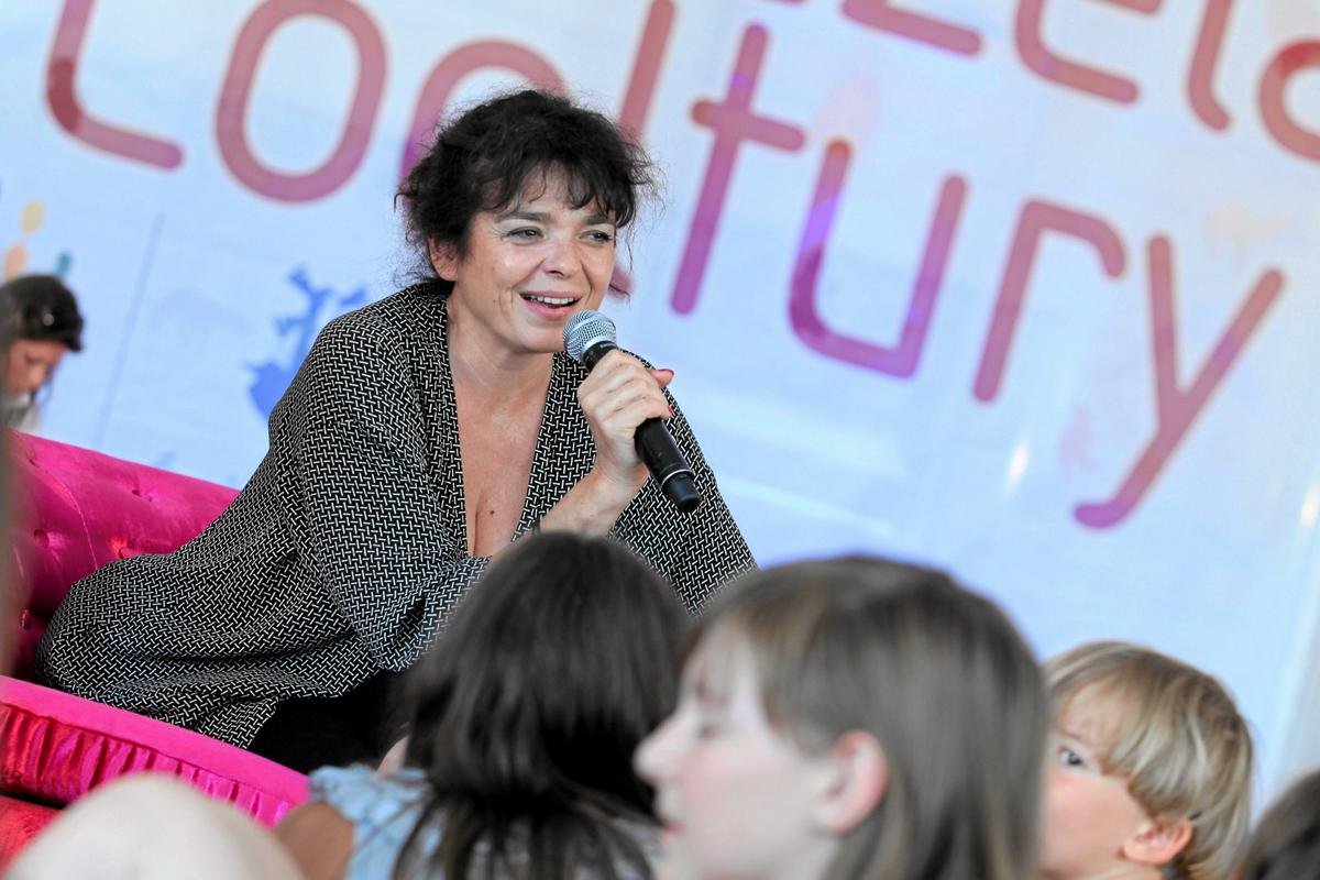 Katarzyna Grochola - numer 3. na liście najlepiej zarabiających polskich pisarzy podczas spotkania z dziećmi "Karuzela Cooltury
