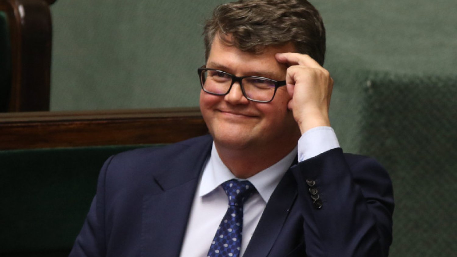 Wiceminister Maciej Wąsik zapytał na Twitterze, jak może wpłacić pieniądze na drużynę piłkarską. Wtedy internautka przypomniała mu, że w Polsce są obecnie ludzie znacznie bardziej potrzebujący pomocy.