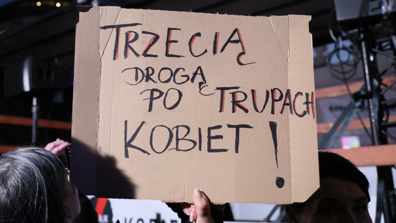 Strajk Kobiet przyszedł po Andrzeja Dudę. Oberwało się też Hołowni.
