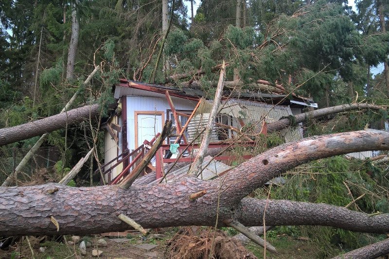 Rząd "zgubił" dwie poszkodowane przez nawałnice gminy. Nie wiadomo tylko czy z oszczędności, czy przez niedopatrzenie.