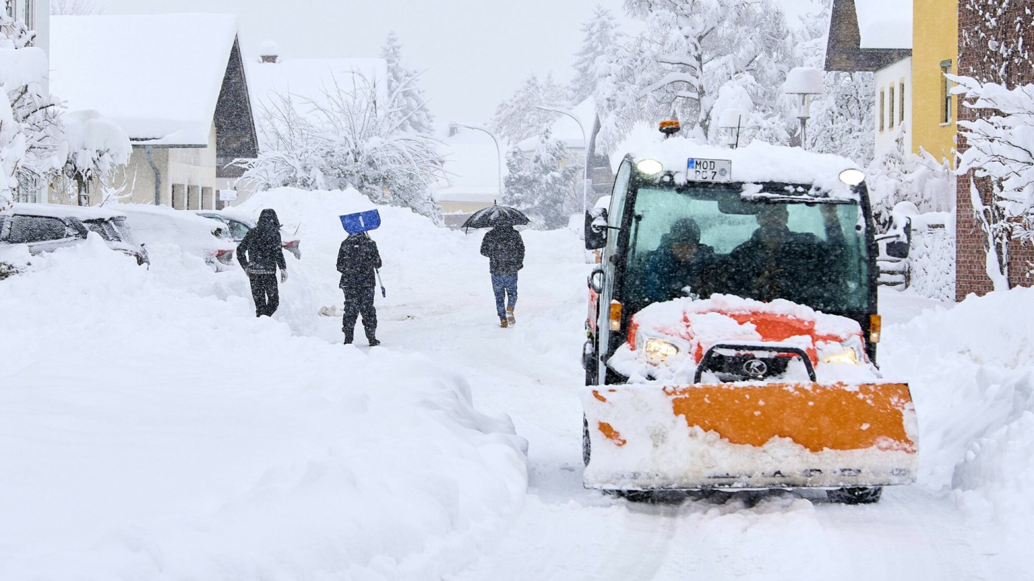 Kiedy spadnie pierwszy śnieg? Niemcy już to sprawdzili. Na zdjęciu zaśnieżone miasteczko w Niemczech