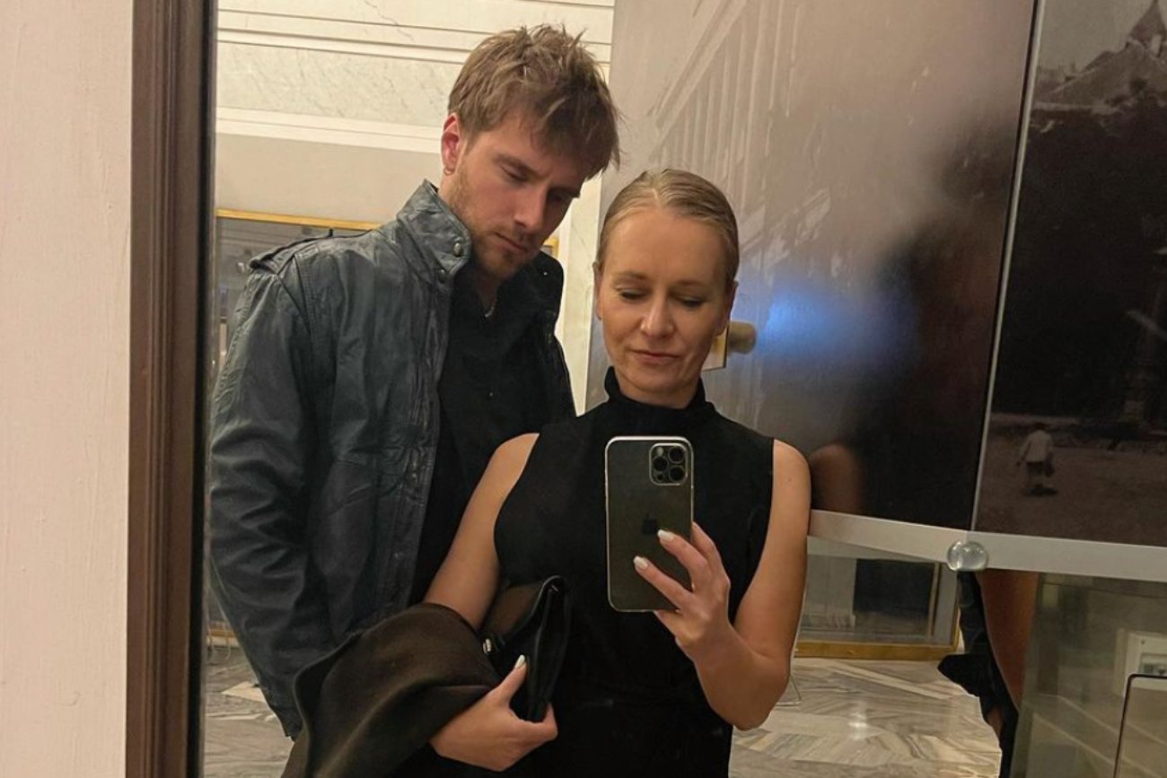 Maciej Musiał szaleje z mamą na otwarciu swojej kawiarni [WIDEO]