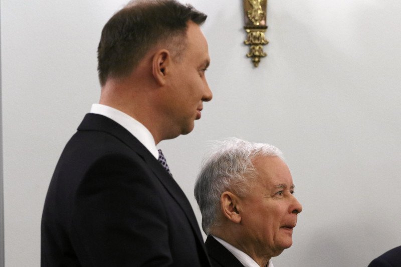 Ponad połowa Polaków uważa, że Andrzej Duda słusznie zawetował ustawę degradacyjną.