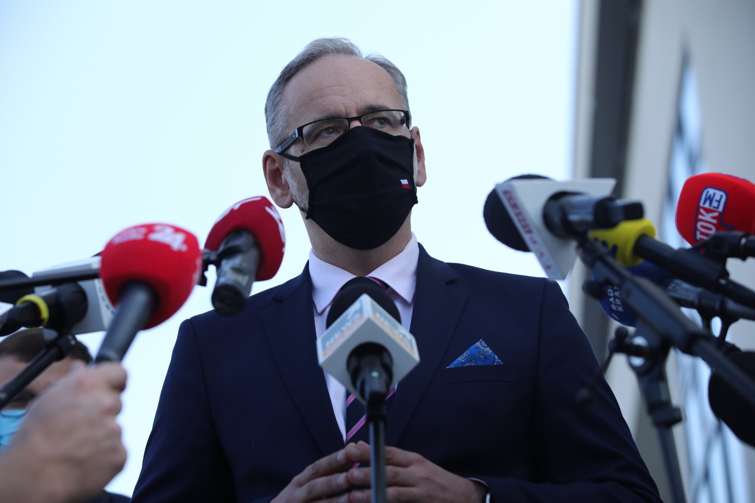 Koronawirus to zmyślona pandemia? Tak myślący trafią na celownik rządu PiS.