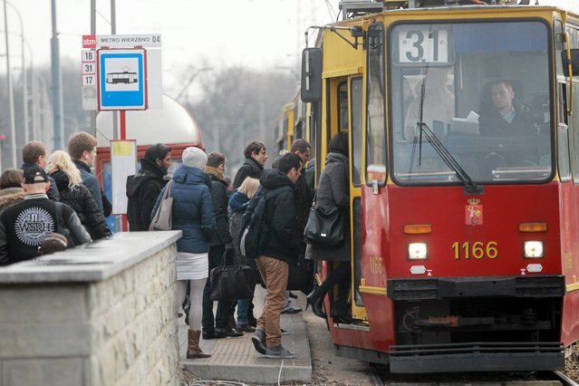 W ciągu minionego roku Warszawie przybyło 11 038 mieszkańców