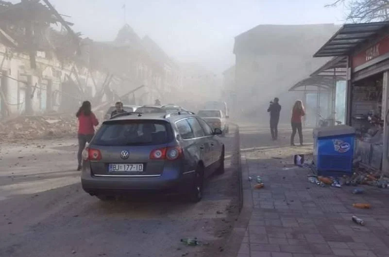 Wstrząs wywołał ogromne zniszczenia w centrum Petrinje. Trzęsienie ziemi w Petrinje w Chorwacji.