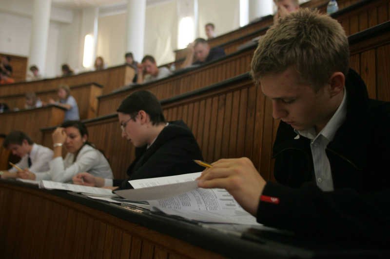 Studentka na Uniwersytecie Medycznym doniosła na kolegów, że ściągali. Teraz mają ustną poprawkę