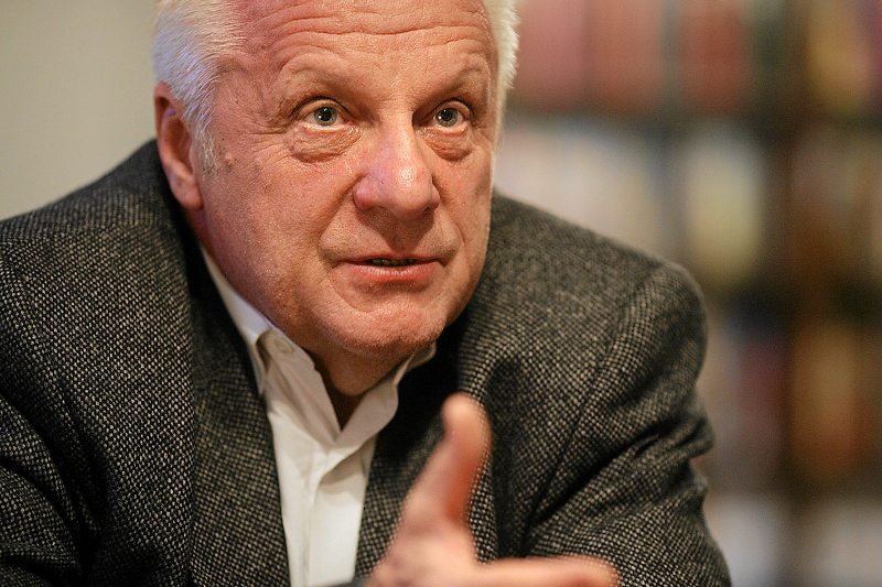 Stefan Niesiołowski o mieszkańcach squatu: Nielegalnie zajmują cudze mieszkania, wiele się od bandytów nie różnili