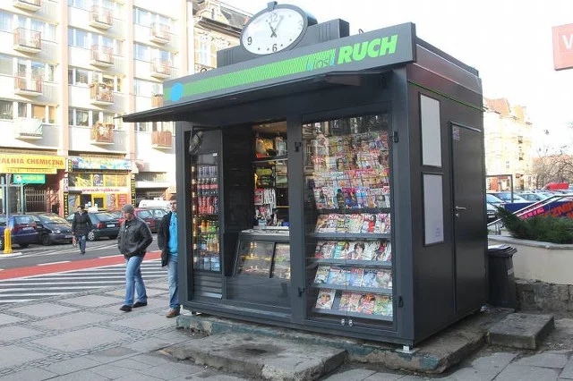 Ruch postanowił przerzucić koszty podatku handlowego na dostawców.