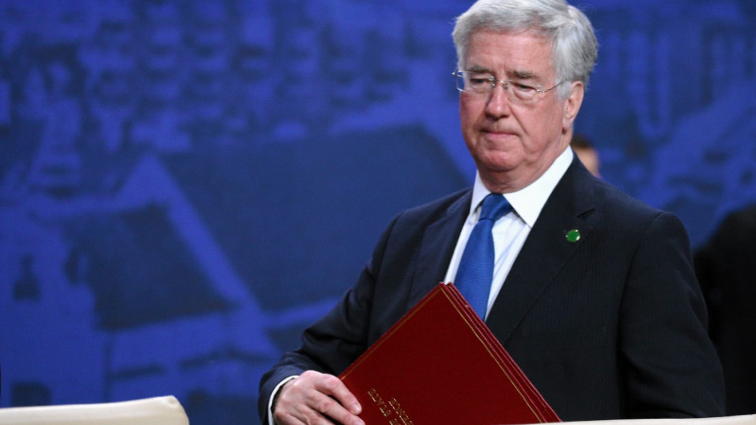 Michael Fallon podał się do dymisji. Minister obrony Wielkiej Brytanii jest oskarżany o molestowanie seksualne.